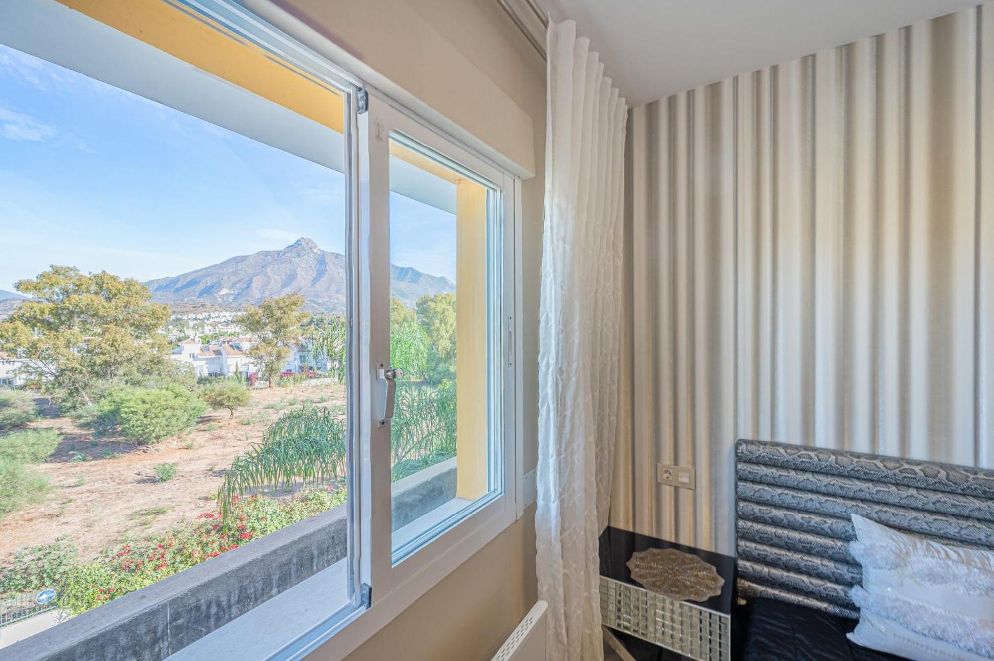 Apartment In Urb Dama De Noche Puerto Banus Marbella